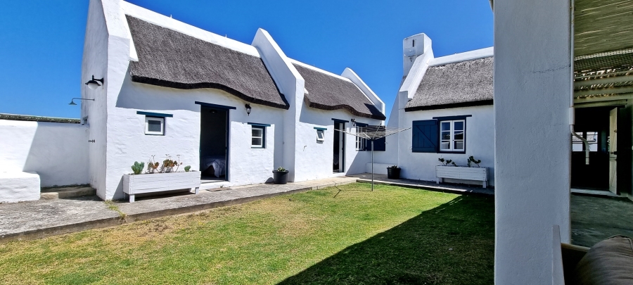 4 Bedroom Property for Sale in Struisbaai Western Cape